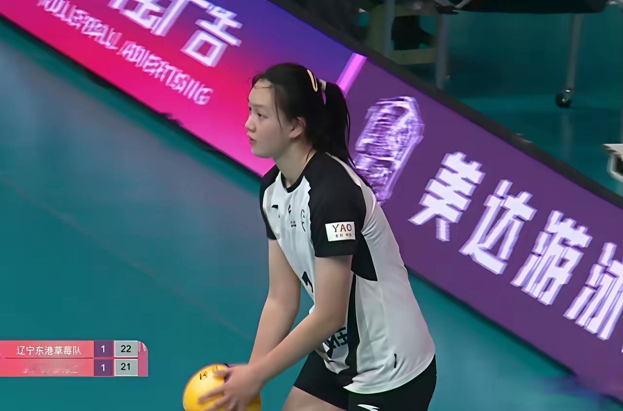 浙江女排客胜干翻辽宁女排抢占先机，19岁小将季雨潇大放异彩，有望进国家队集训
