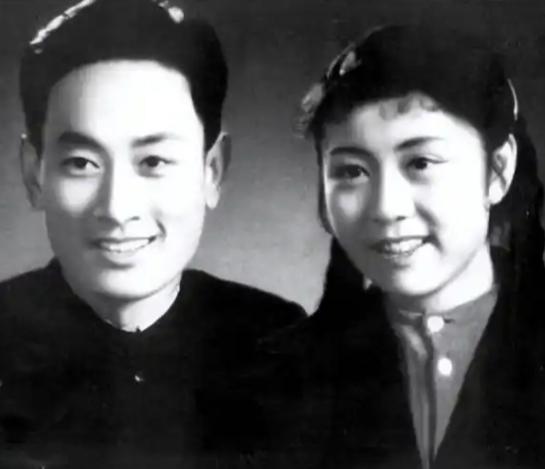 你认识杨洸吗？自古红颜多薄命。杨洸出生于民国高知家庭，父母都是大学里的著名教授。