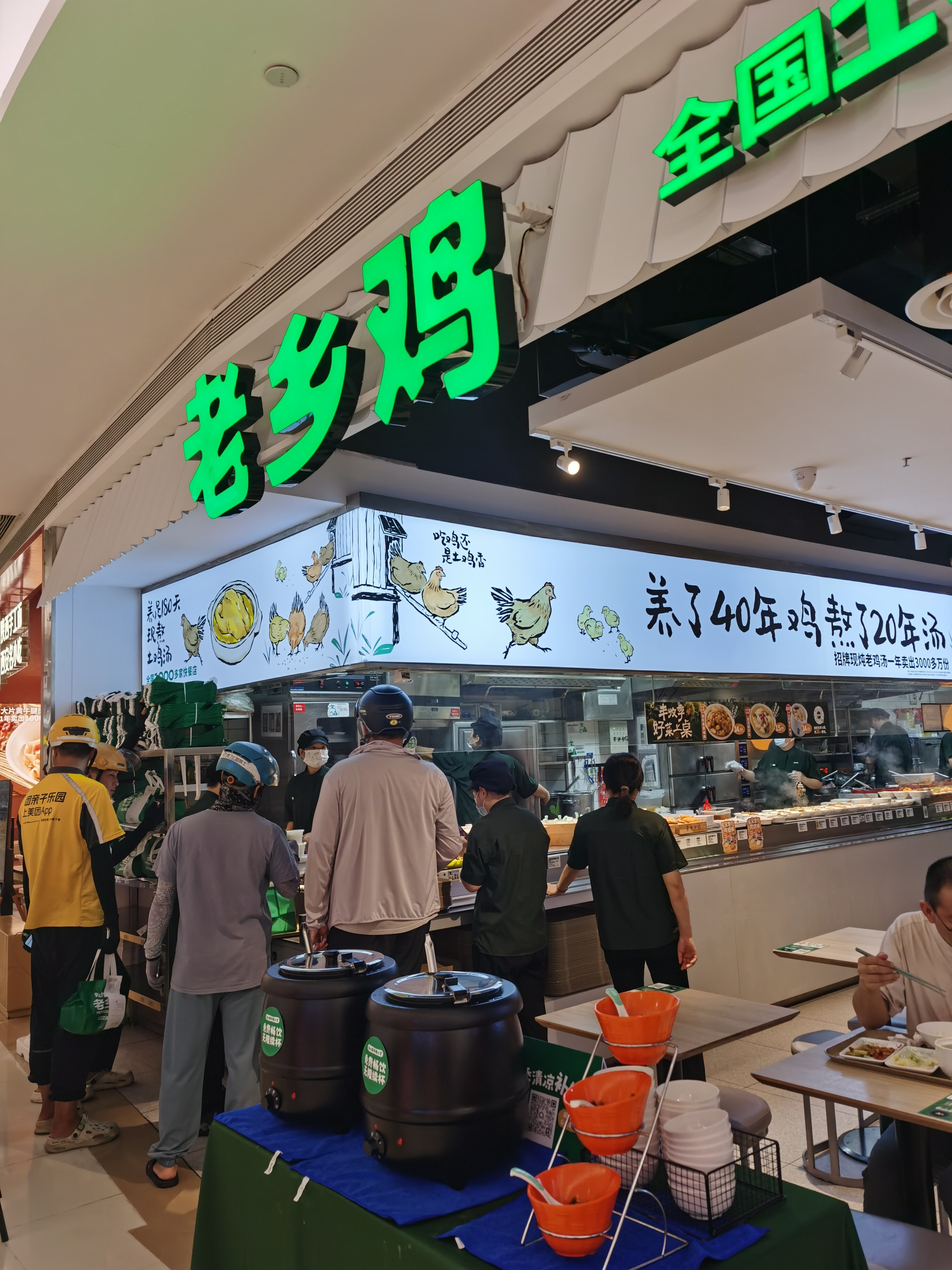 老乡鸡微博置顶回应了预制菜老乡鸡这波操作可以，哈哈哈！把所有菜品都标识得明明白