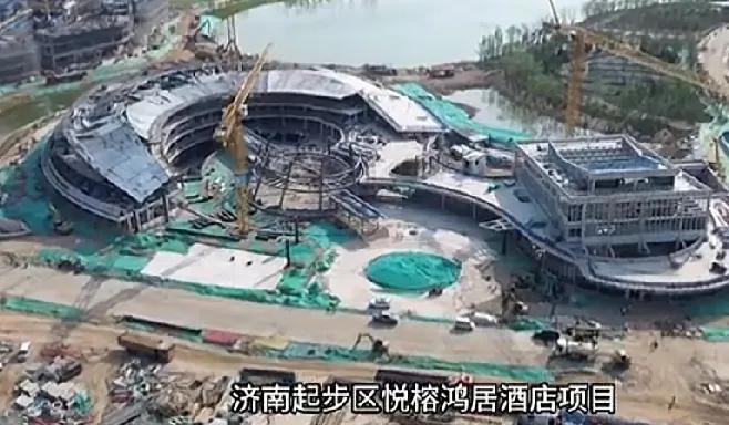 济南起步区鹊山生态文化园里的悦榕酒店已经确定为鸿居酒店，很可惜不是榕悦庄酒店。