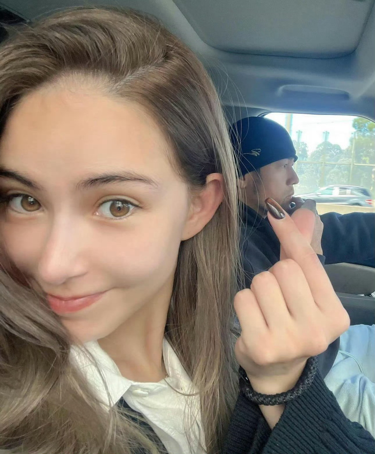 老公来接机真幸福呀