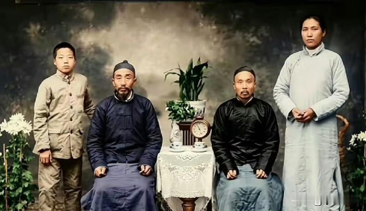 难得一见的老照片：毛主席和父亲唯一的一张合影。1919年，毛主席