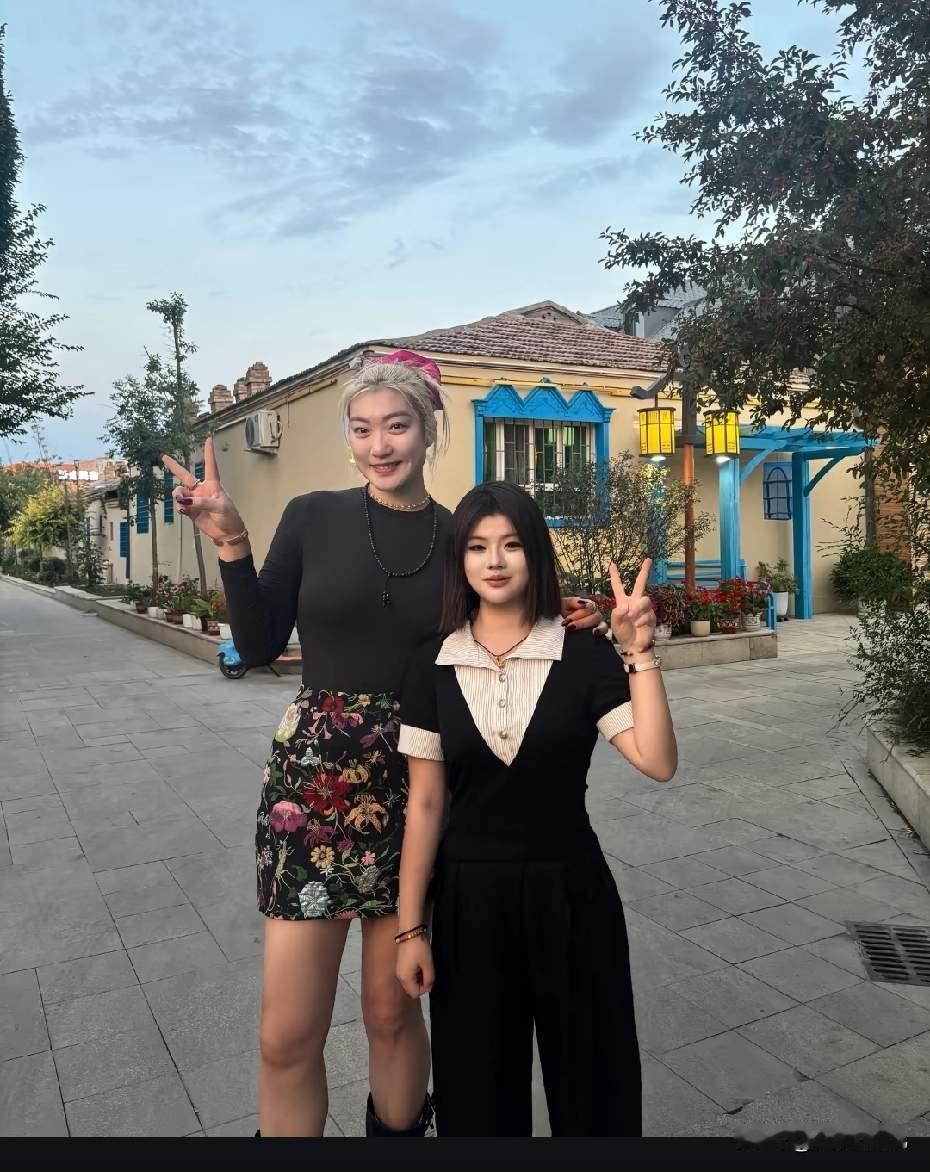 李梦正在接触山西女篮，李月汝王佳琦彭晓彤张芷婷大概率已经签约，山西竹叶青酒女篮夺