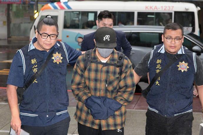 Energy男团的成员谢坤达一下飞机就因为涉嫌逃兵役被抓了(经纪公司已发声明承认