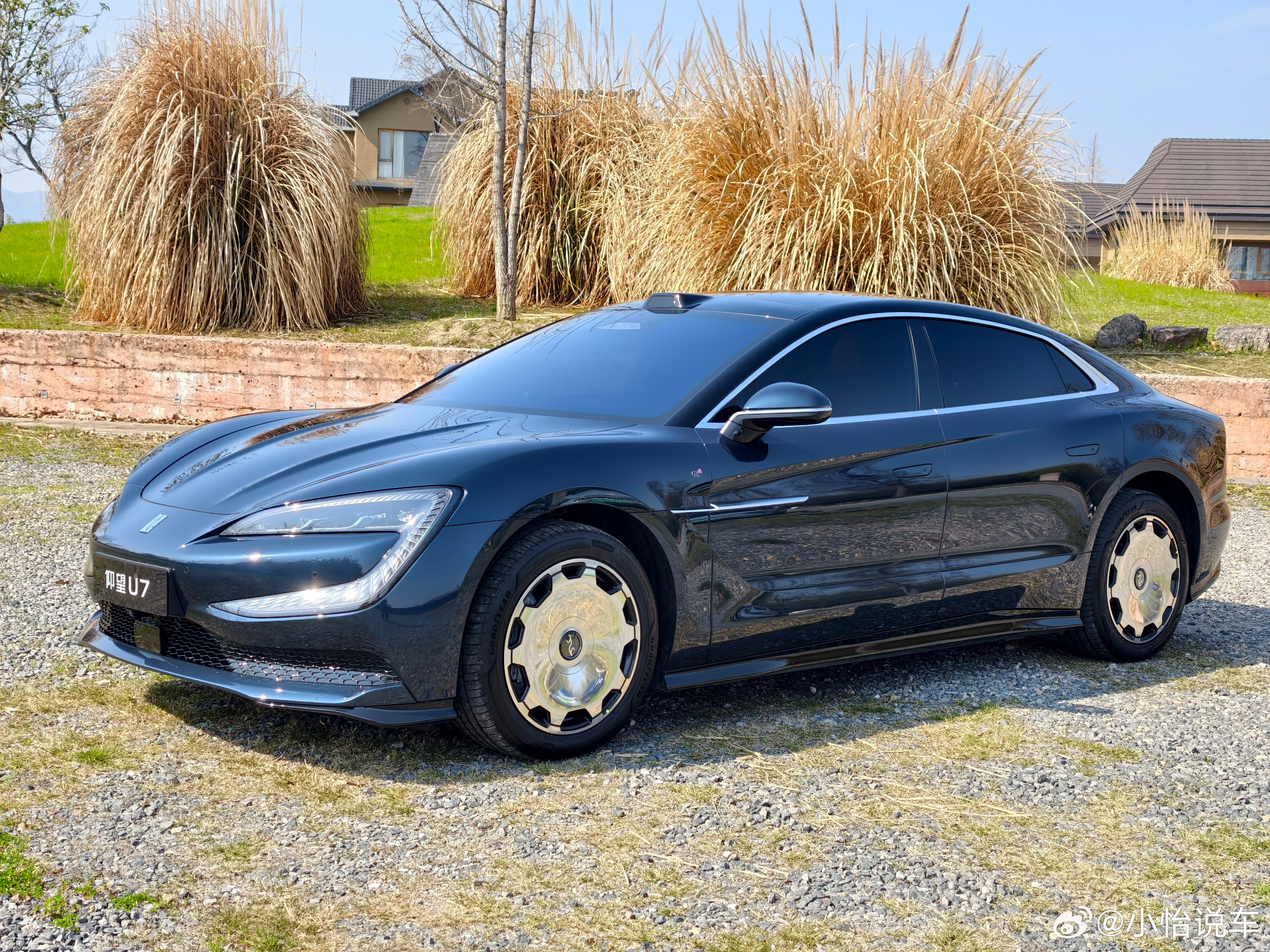 今天的拍摄主角是仰望U7起早，赶早班机就是为了拍他你们有什么想了解的，快在评论