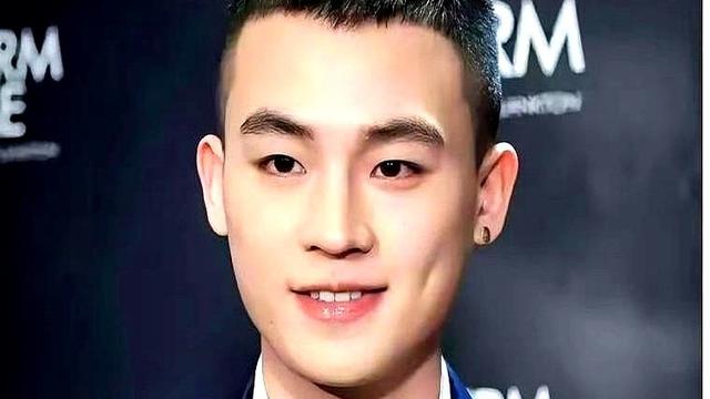泥水里泡5天，真车连撞10几次不用替身，导演喊卡了人还在浑身发抖。都说欧豪是资源咖，可陈凯歌、管虎、