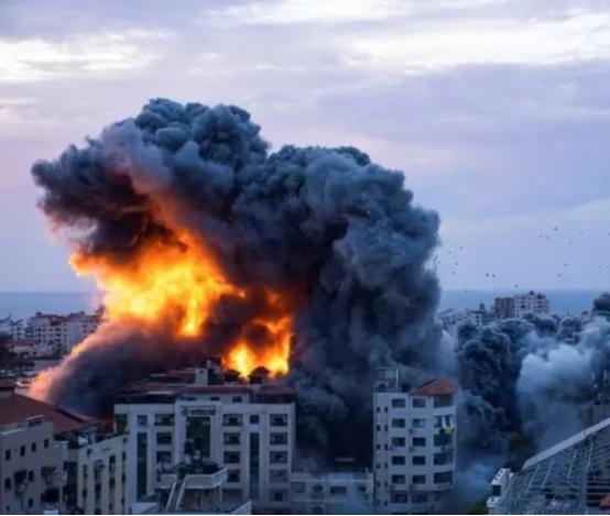 投降投降！伊朗怂了？伊朗输了？ 很多人看事情只看表面，觉得伊朗先松口接受停火