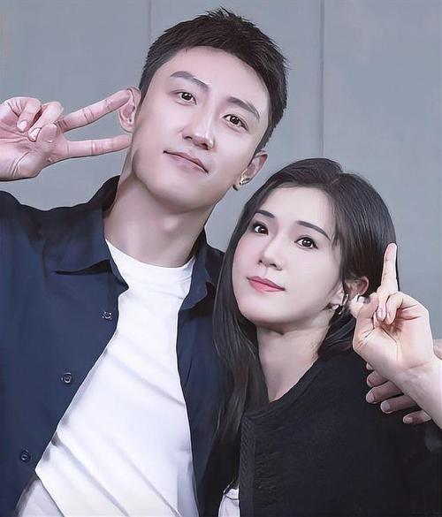 黄景瑜前妻王雨馨于4月5日发文：“那个骂我三十岁老女人的女孩，如今也走到了做姐的