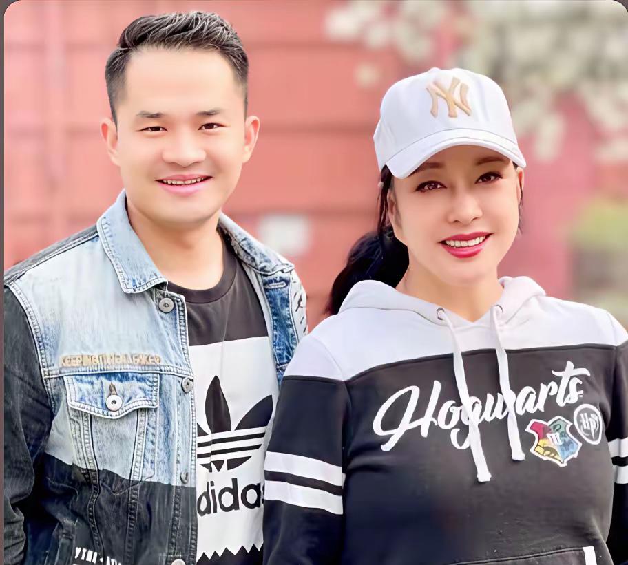 刘晓庆眼光怎么变这么差，这个古柯和她的前男友姜文简直天壤之别。而且这个古柯的长相