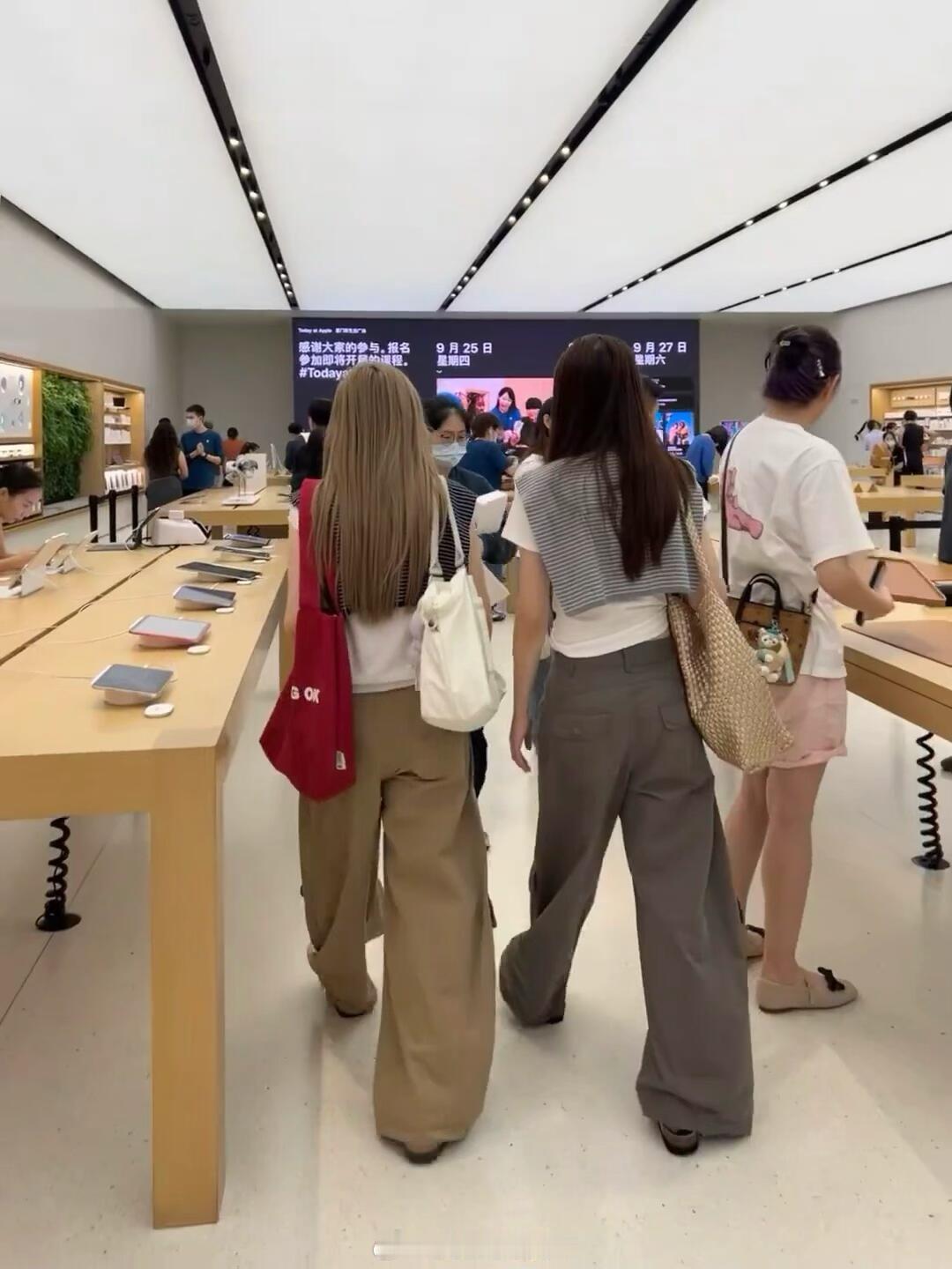 穿出去被要🔗了！！复古工装裤yyds|||这版型！这色调！真的帅得有点离谱了！