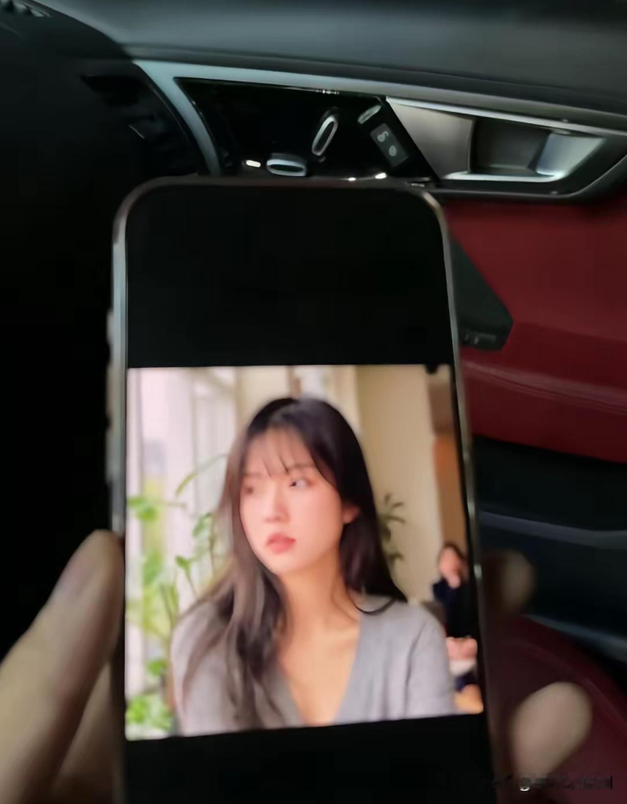 今天我和聊了半个多月的女网友见面了，我该不该走啊，友友们[捂脸哭]