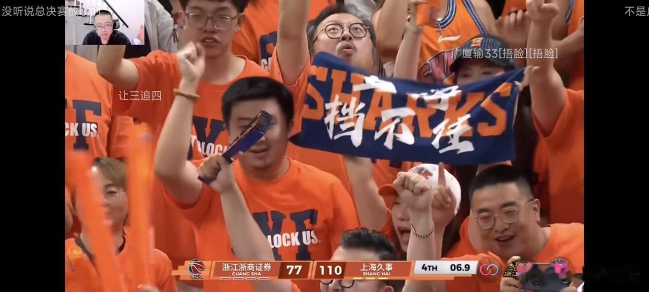 王博一脸无奈的和卢伟碰了一下手，就叉着腰站开了。真是无可奈何呀！下了一个白边
