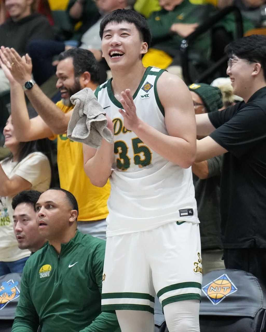 另外两场在刚刚结束的NCAA比赛，旧金山大学以80:70战胜对手，中国球员王俊杰