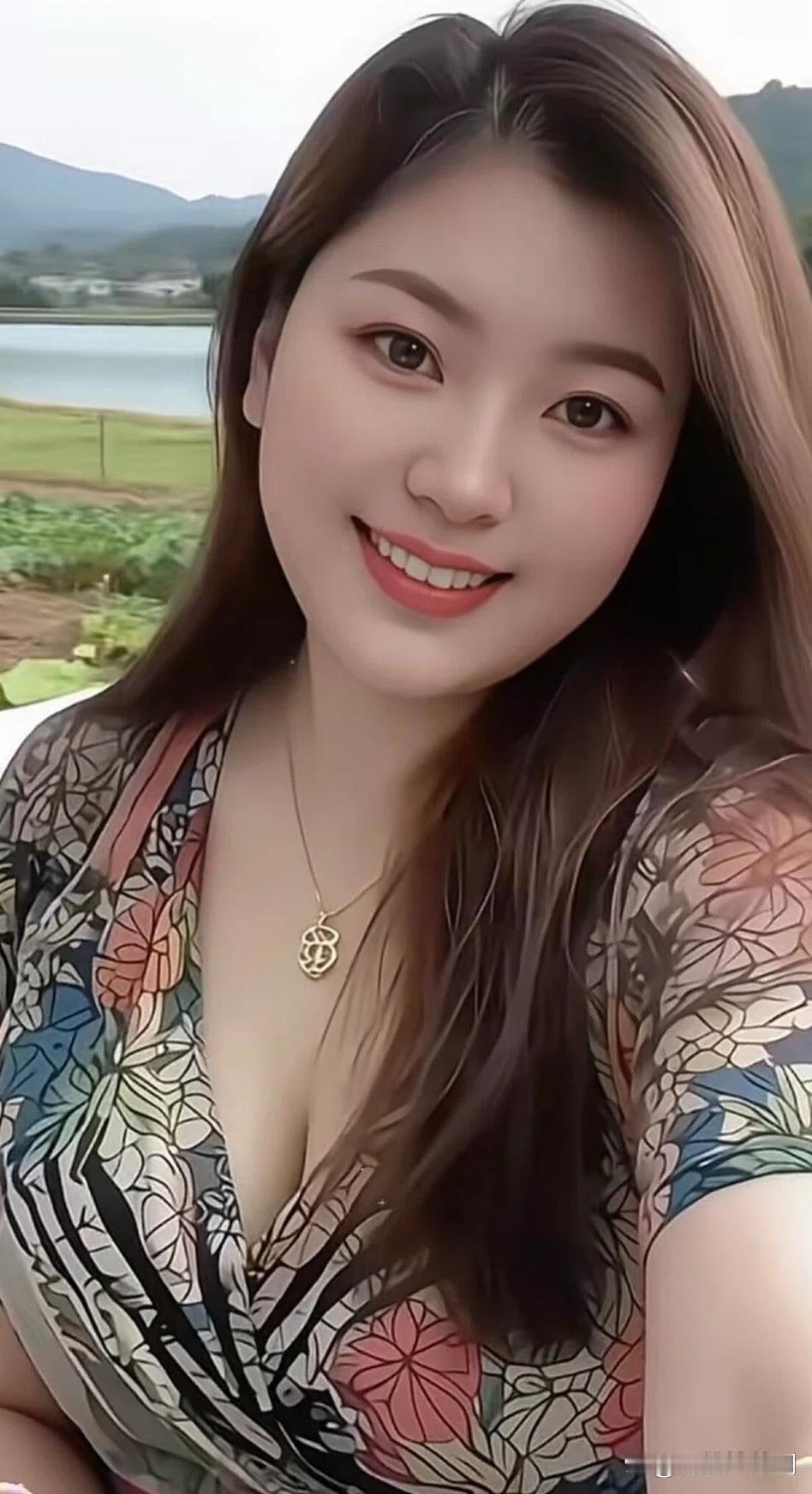 微笑面对每一天，拥抱自然与美好！🌸🌿🌊