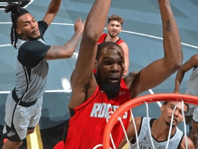 NBA常规赛，火箭110-121马刺。赛后，火箭记者更新动态发文写道：“常规赛