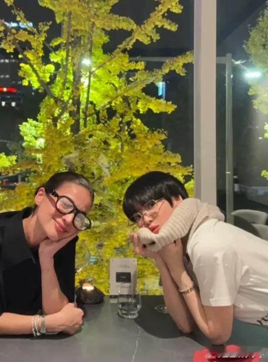 近日，菲律宾女演员AnneCurtis晒出与宋慧乔的合影，都是顶级美女，却有着