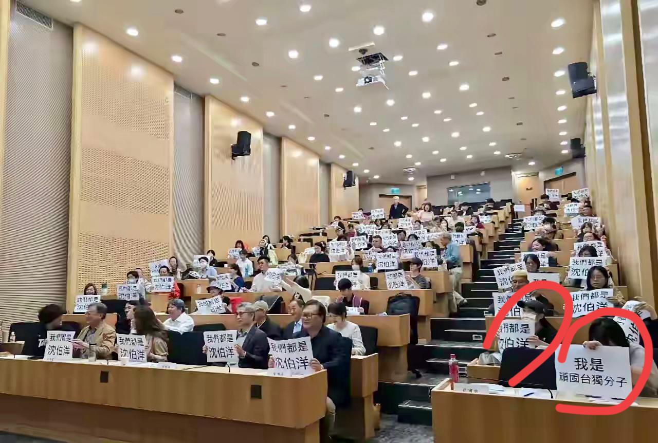 重庆警方来大活了！黑熊学院头目沈伯洋率领一众顽固分子主动自爆，看似在向我们示威