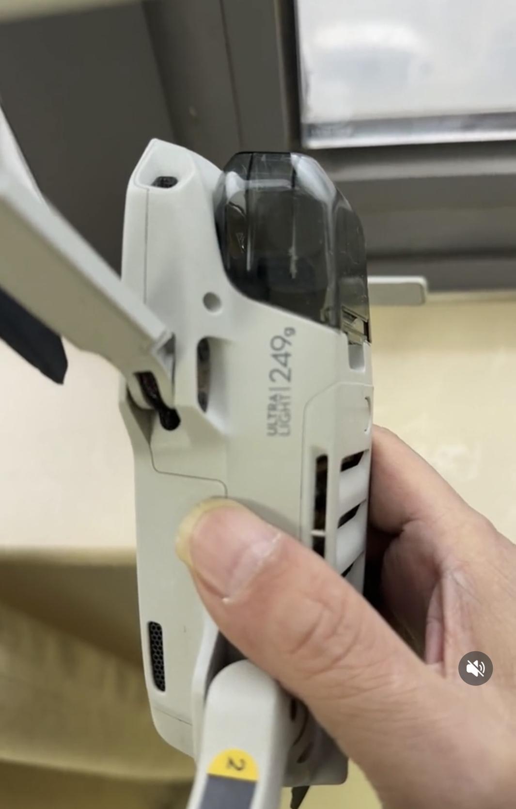 那天晚上我正躺着刷手机，突然一个本地号码打进来，说是派出所的。问我有没有无人机