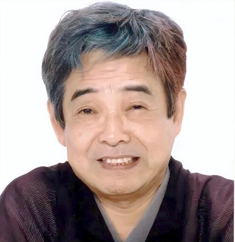 日本人气作家立川谈志1月12日写道：“‘新的稀土合同暂停，中国国有企业已通知日本