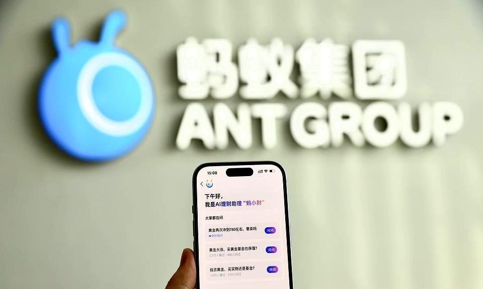 今天AI圈有个大消息，蚂蚁的理财AI“蚂小财”全新升级，接入了国内第一梯队的通义