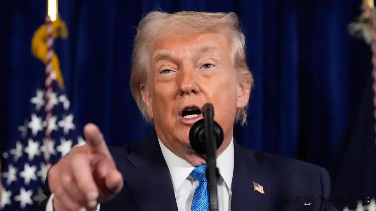 我才是泽连斯基最后的底牌！1月12日，特朗普接受《纽约时报》采访时称，自乌克