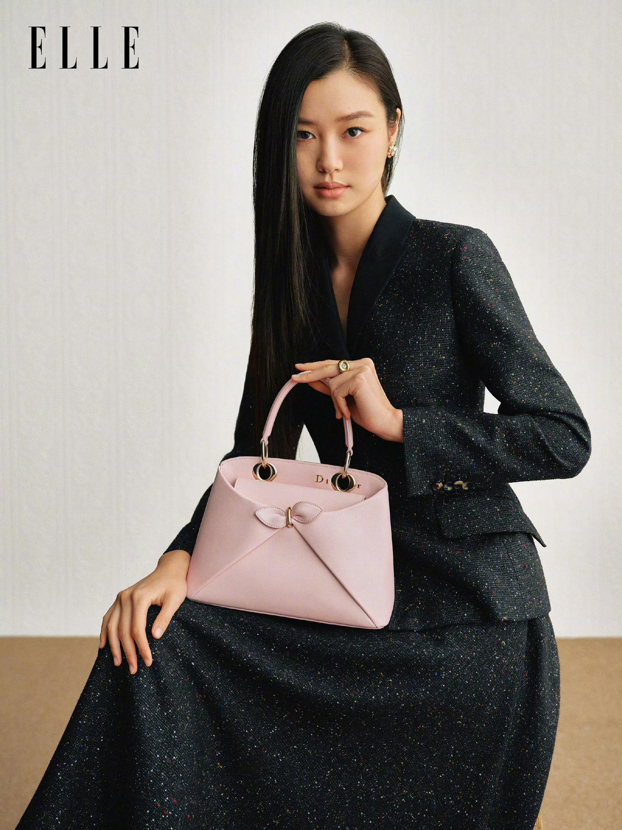 ELLE宣传新片歌手刘雨昕、演员周也和超模陈瑜一同出镜，演绎Dior