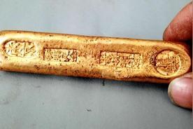 1980年，山西杨大爷拿着2根金条来到银行，说想把金子换成钱！工作人员看了金条后