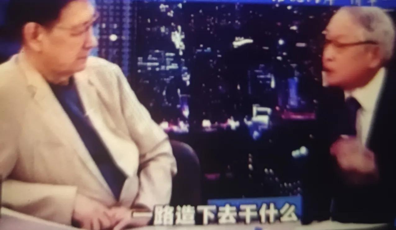台媒体人赵少康又和那个林郁方俩人又在“少康情战室”大放厥词:林:不明白