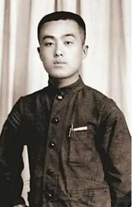 民国时期，穷人季嗣廉中了彩票，他迫不及待地休了不生孩子的妻子，这位妻子当时已经身