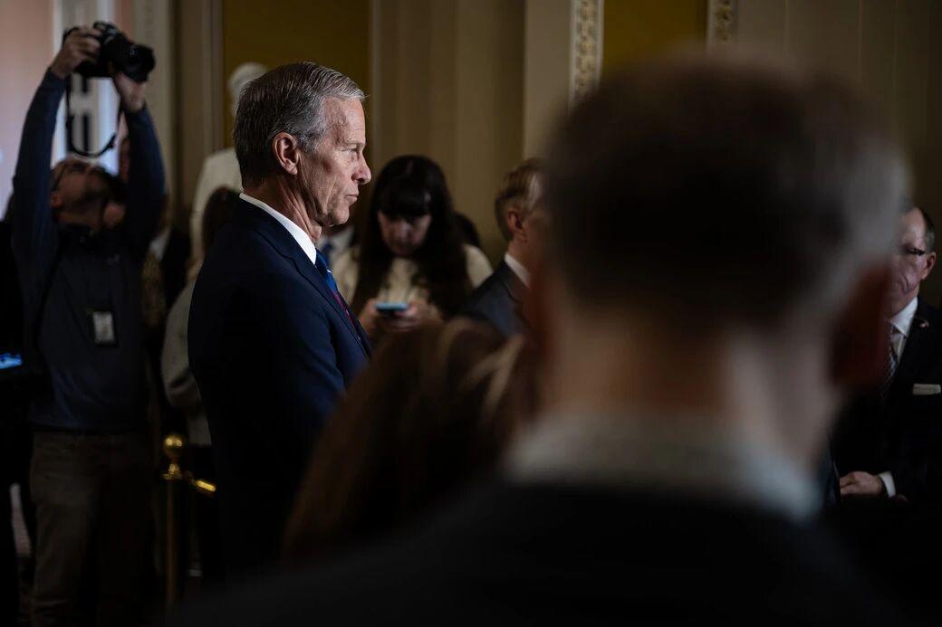 参议院周四否决了两项分别由民主党和共和党主导的医疗保健法案，几乎确定将导致《平价