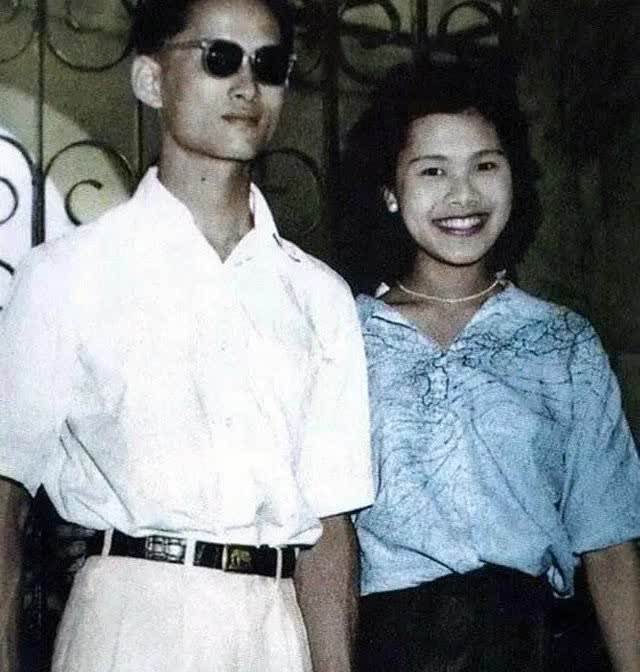 都说政治联姻没真爱，可诗丽吉17岁嫁国王后竟被国王宠成