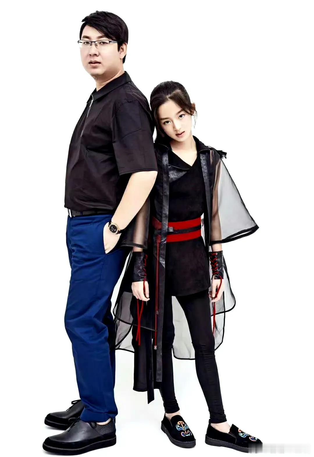 黄杨钿甜爸爸发了微博，说女儿戴的耳环不是正品，目前已经封存可以鉴定，自己承诺