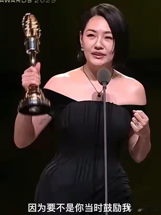 小S许久不见，发福了许多，怎么越来越像她姐姐了呢！经历对一个人的影响太大了！以前