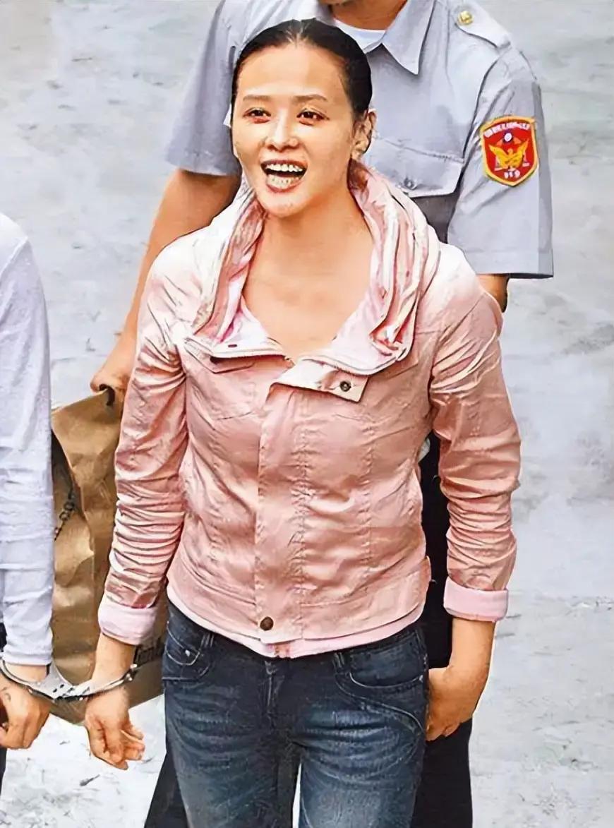 台湾女星萧淑慎，曾经红极一时的MV女王，如今49岁却深陷病痛和生活困境，癌症反复