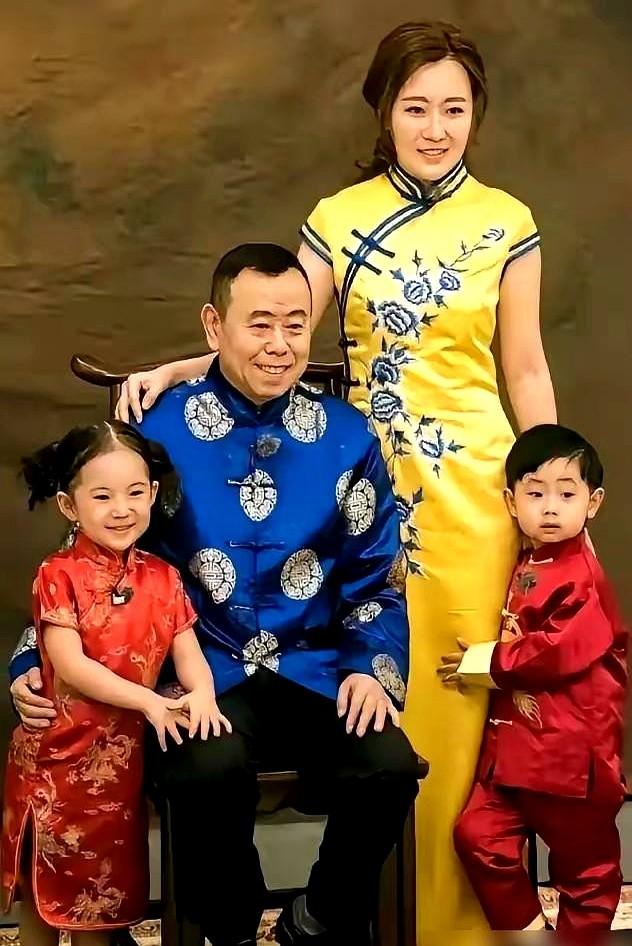 潘长江家祖传的小矮个魔咒，终于被女婿硬生生给砸碎了！当年潘阳带着1米83的石磊