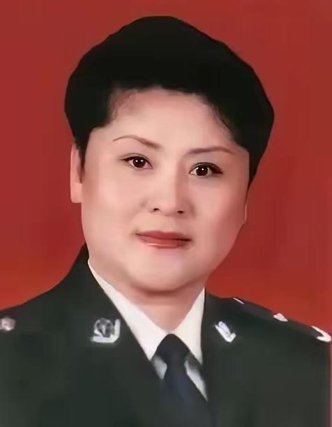 一级英模王玉荣：三枪定乾坤，带病守正义王玉荣，1961年生，女，中共党员，