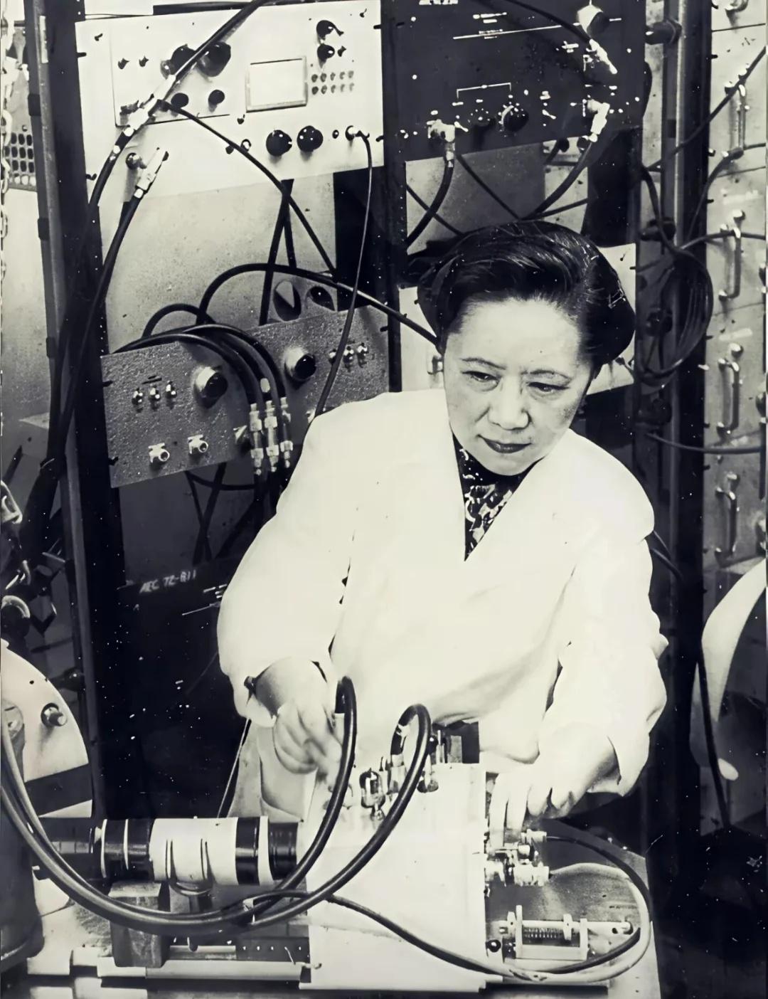 袁世凯孙媳吴健雄是位传奇人物。她参与美国曼哈顿计划，为原子弹研制立下汗马功劳。彼