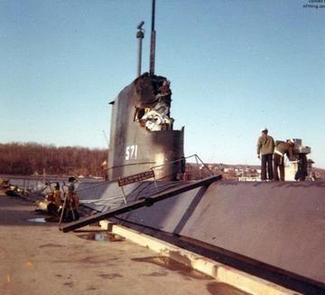 1984年3月21日深夜，日本海海域突然传来一声巨响。美国