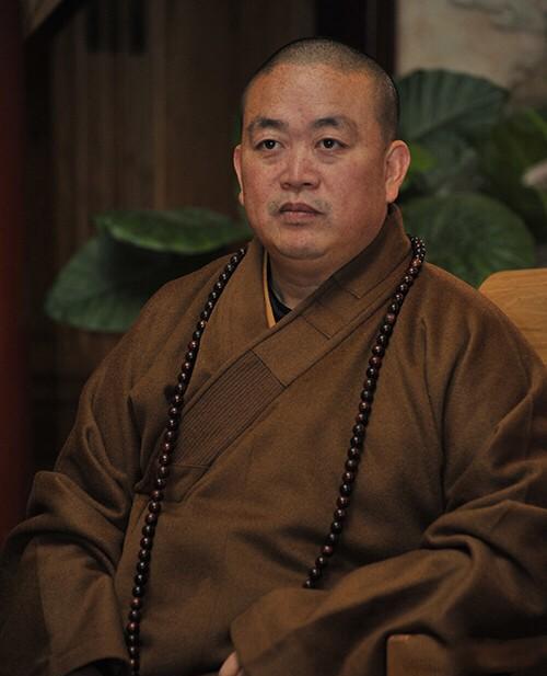 李连杰曾在一档采访中说，去少林寺的时候，真正的出家人在那里并不多！严格意义来说