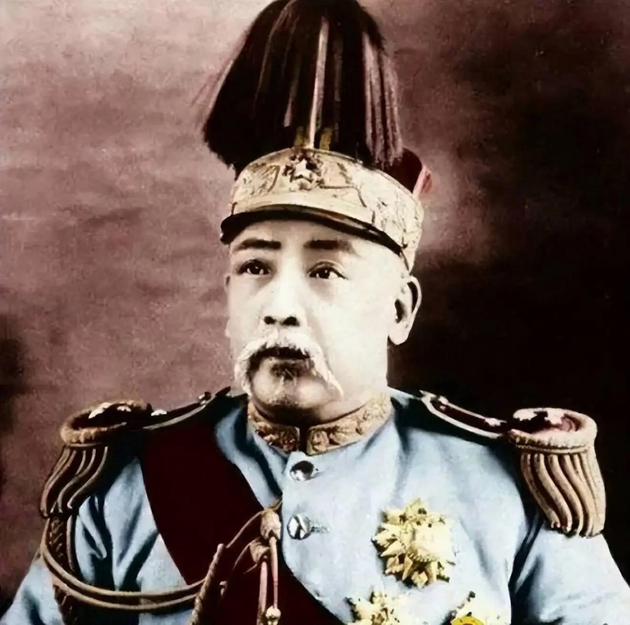 史林一瞥：袁世凯巴结李莲英。那年八月二十日，是袁世凯的五十岁生日，清廷对他的赏