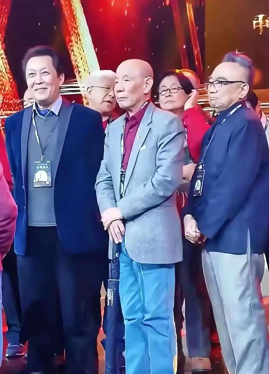 魏宗万去世，其实早有征兆。今年3月份，魏宗万和《三国演义》的主创们聚会时，身