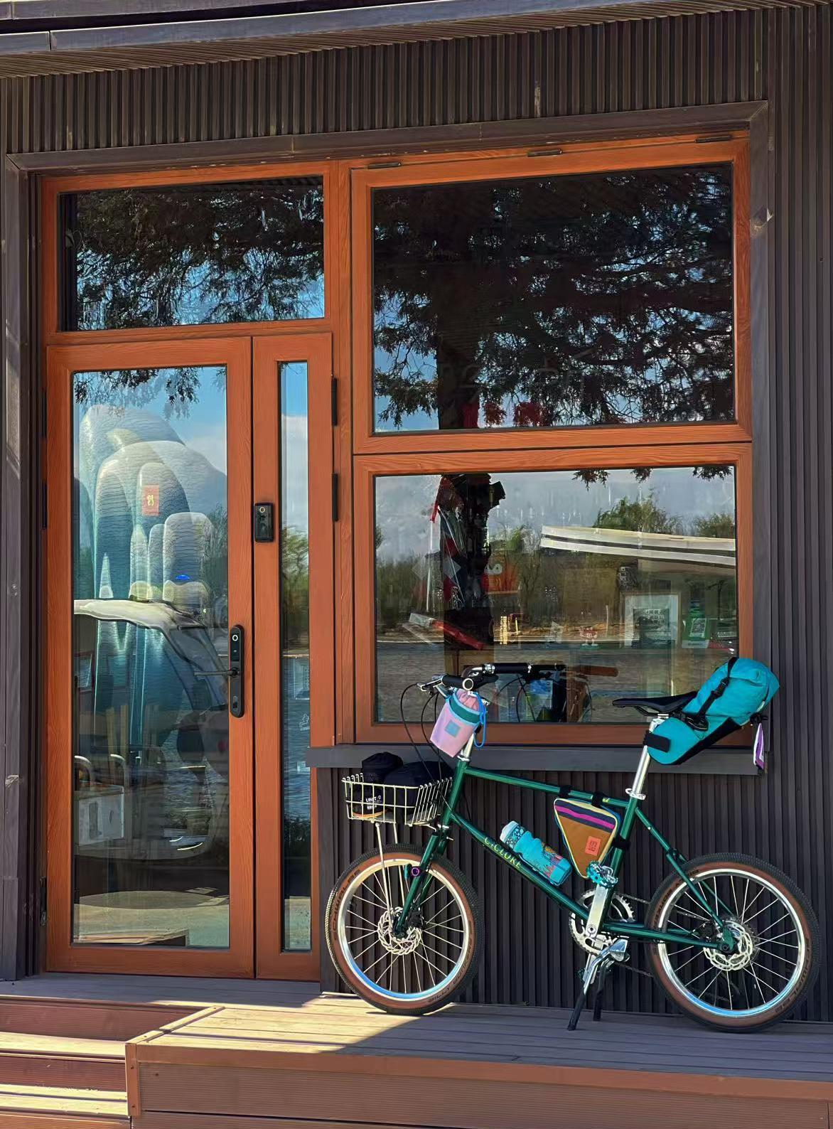 摊牌了！清明小长假结束了，3个明显信号发生！说明消费复苏迫在眉睫了……1、穷