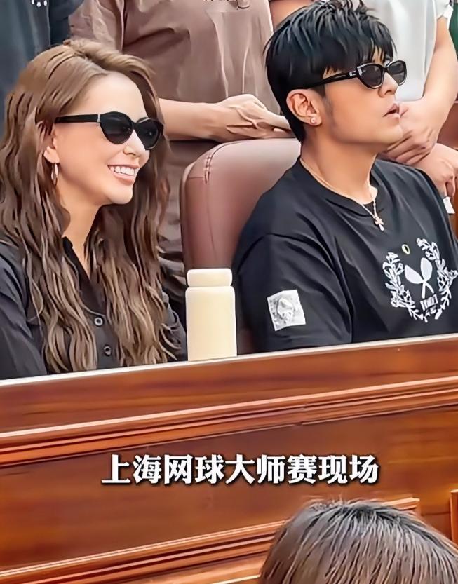 蔡康永事件之后，台湾又一个重量级大咖做出了表率！近日，周杰伦携妻子昆凌出席上海