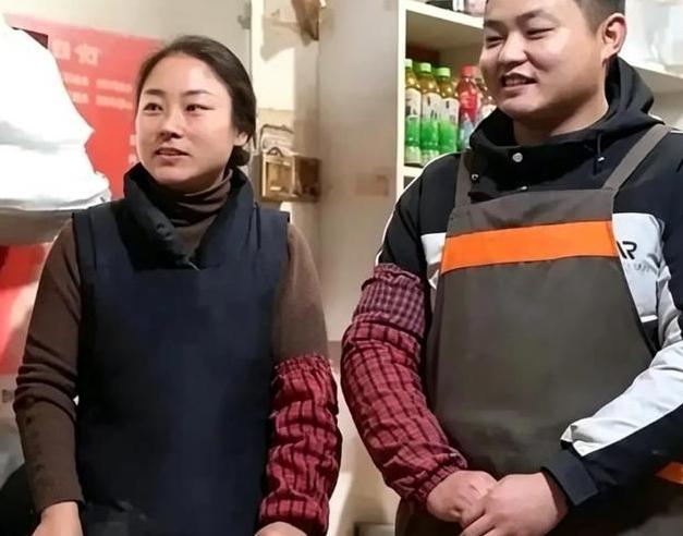 宇宙最强扶弟魔！2020年，安徽滁州一女子，卖烧饼十几年，攒下近百万积蓄，却不顾