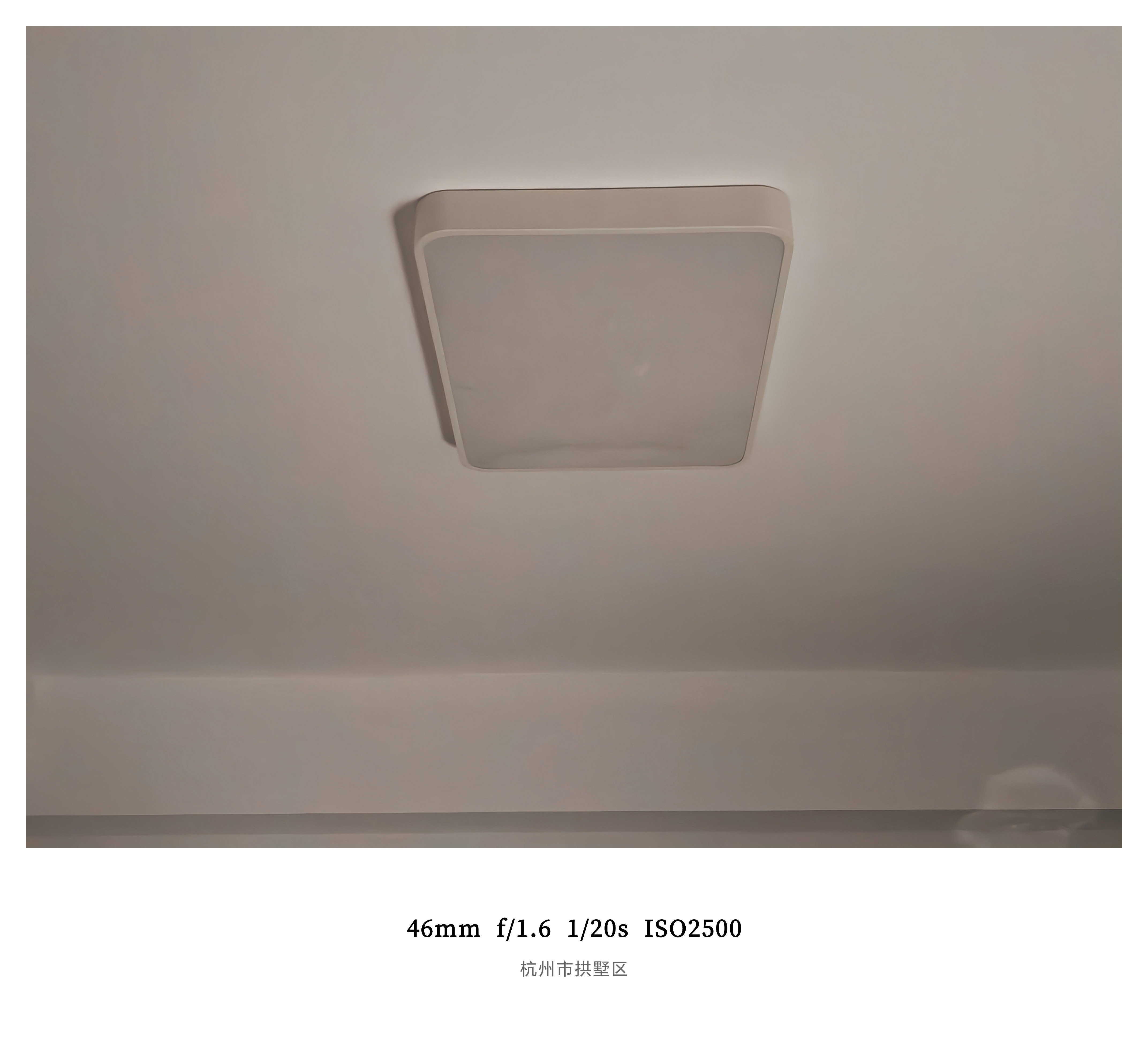 刚在客厅办公突然吸顶灯炸了声音还挺大吓我一跳…现在全屋没有照明还好插座的线路不受