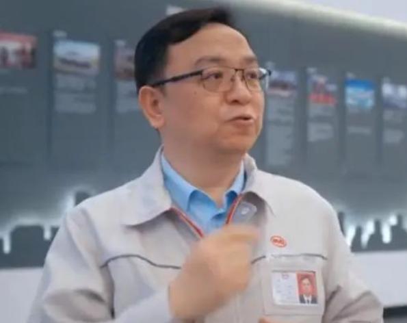 比亚迪老总王传福说，他高中时回家要生活费时，他嫂子张秀菊，翻箱倒柜，兜里就几毛钱