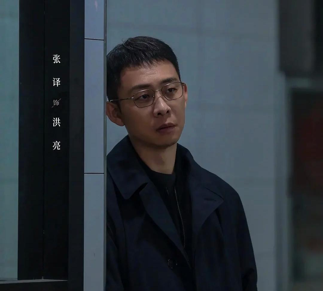 终于知道张译为什么现在不拍戏了，他继续演我们观众估计也审美疲劳了。新剧《以法