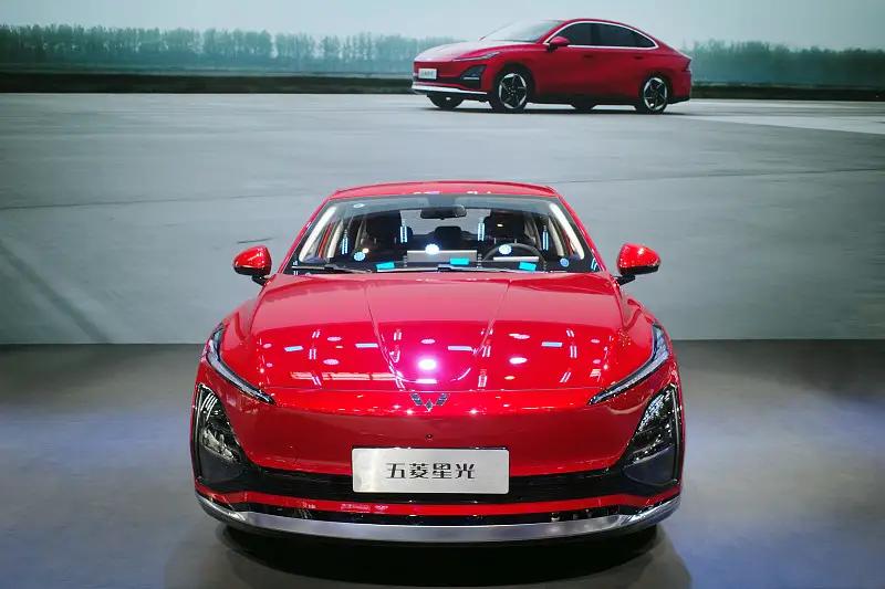 你的工资配什么车？1、月薪3000元--电动车2、月薪5000元--电动汽车