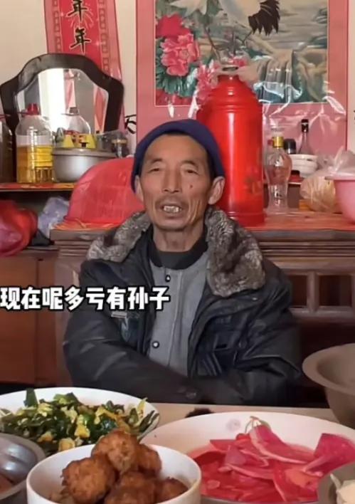 儿子触电离世，儿媳怀孕70天改嫁，老人却含泪感激：她给了我活下去的光儿子意