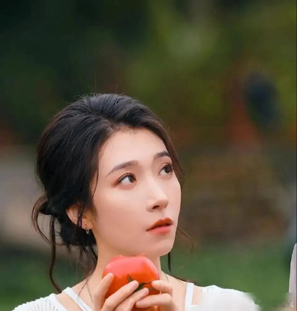 王格格进组当天，项目黄了，原因是资方嫌真人太贵改投AI。她为了这个角色，片酬自砍